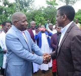 Katikkiro visits coffee farmers in Kyaggwe to strengthen efforts against poverty